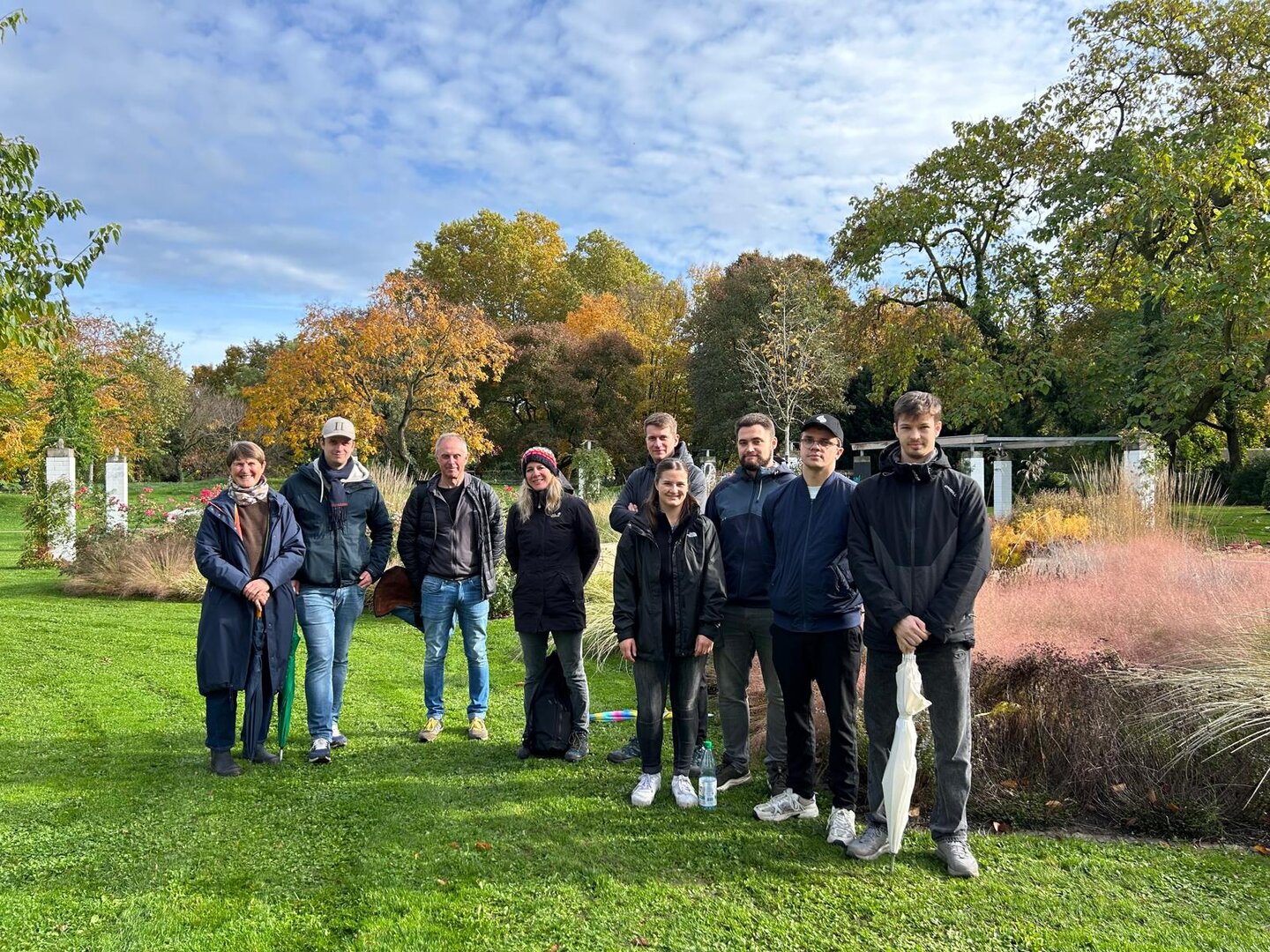 Im Bild: Die Erstsemester im Studiengang „BWL-Handel-Management im Garten- und Landschaftsbau an der LVG Heidelberg. Die Erstsemester im Studiengang „BWL-Handel- Management im Garten- und Landschaftsbau an der LVG Heidelberg